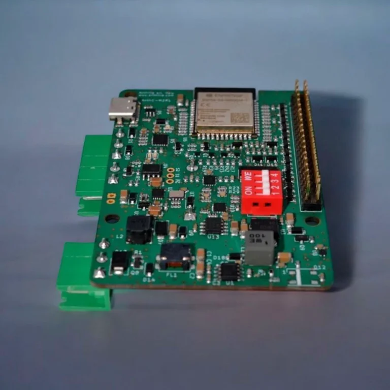 Anthilla Controller Board - foto della scheda con modulo ESP32